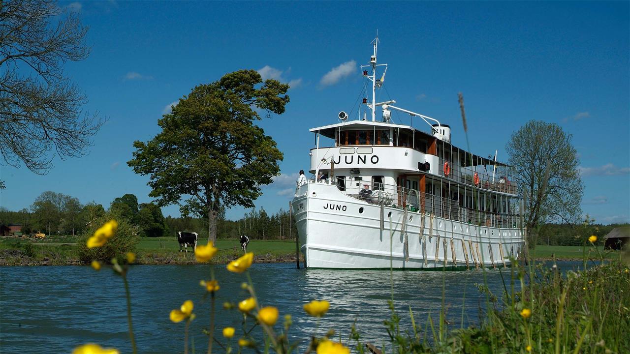 Die MS Juno unterwegs auf dem Göta Kanal