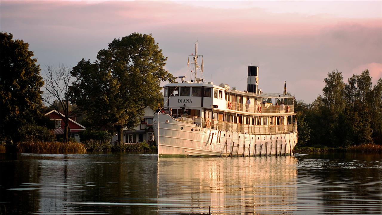 Die MS Diana in der Abendsonne