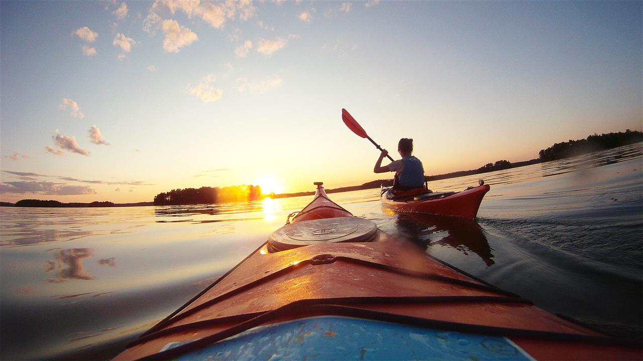 Kayak-Idylle auf dem See