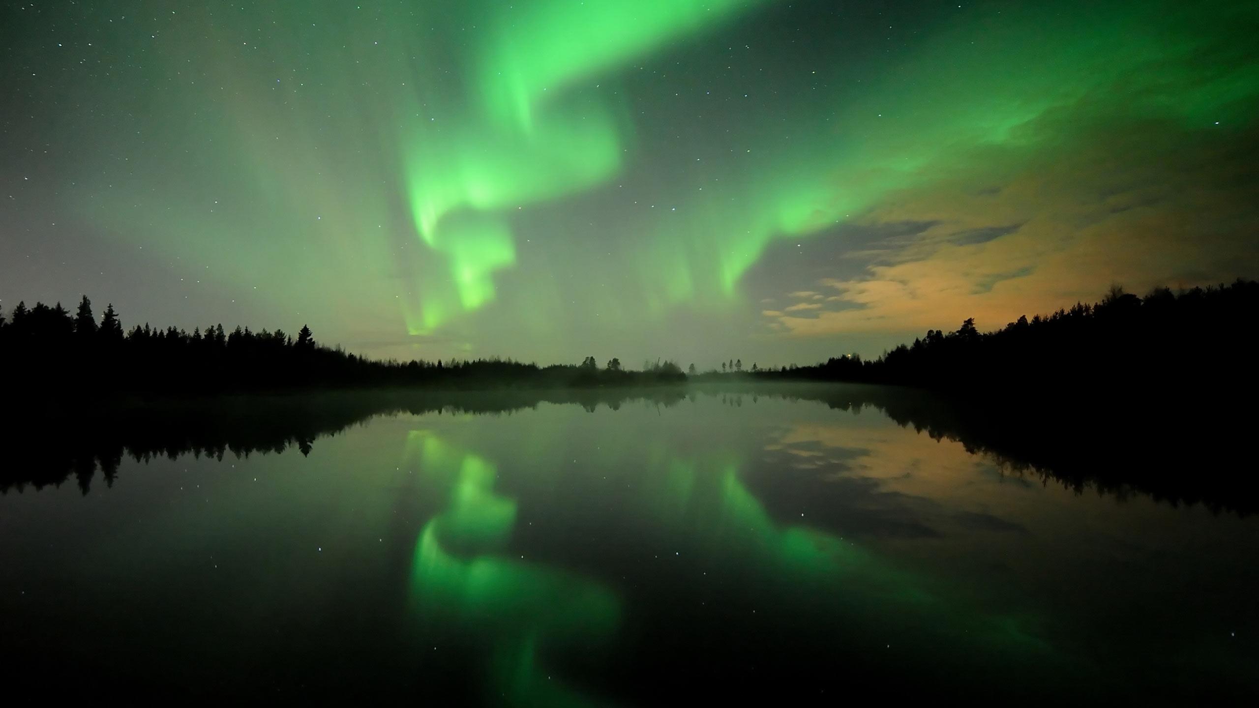 Doppeltes Nordlicht im Herbst