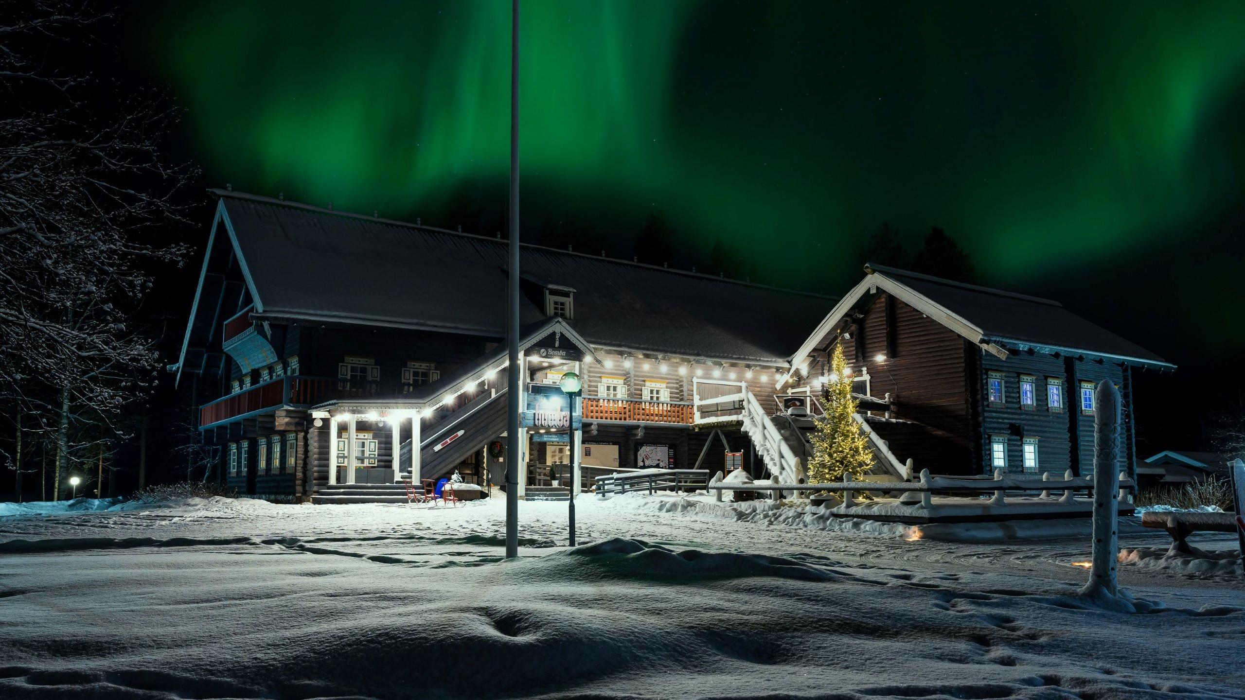 Nordlichter über dem Bomba Restaurant