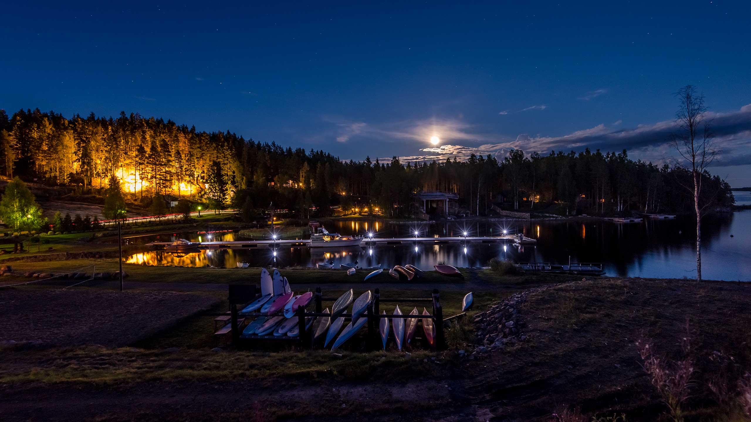 Der Hafen beim Hotel Järvisydän