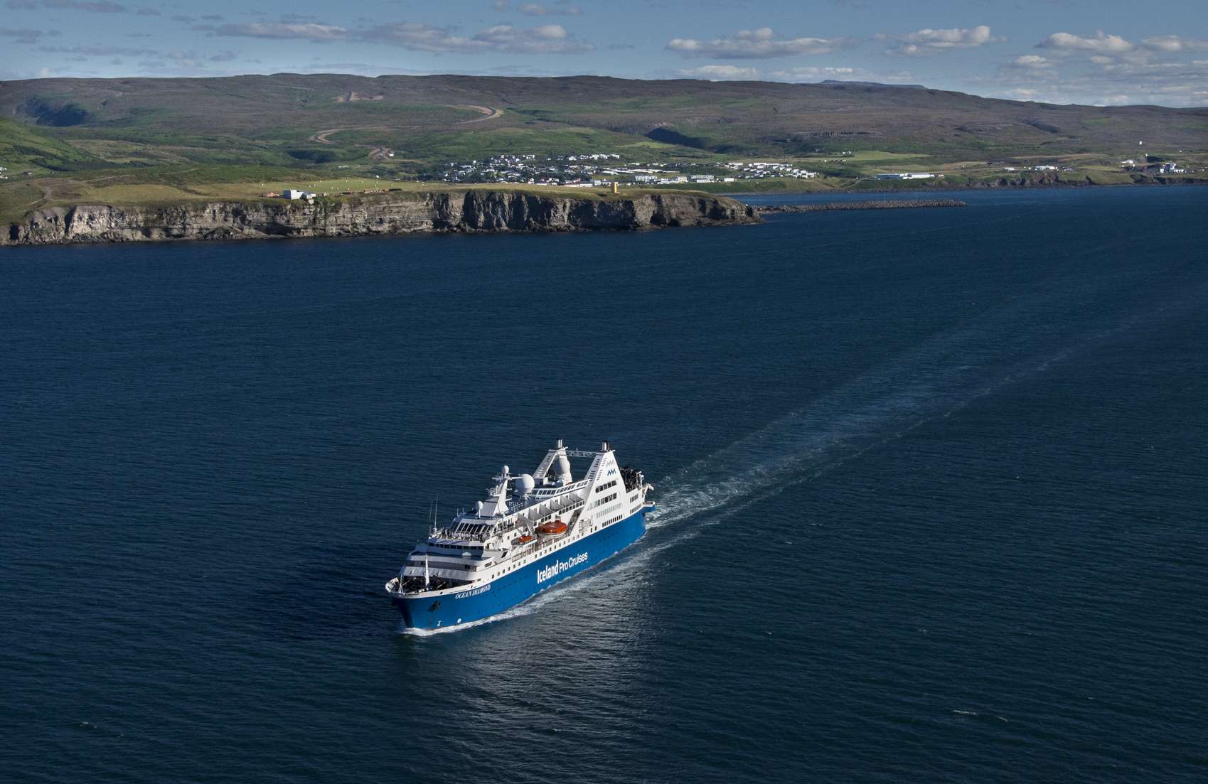 Die OCEAN DIAMOND vor der Küste Islands