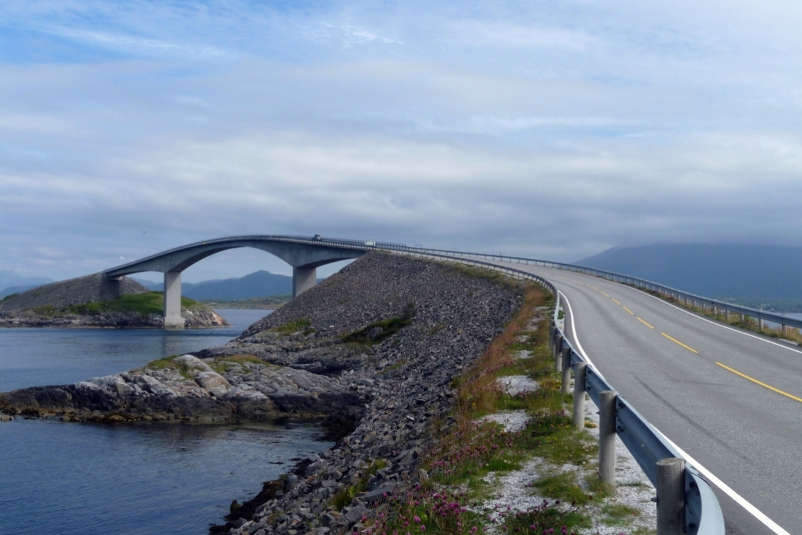 Auf der Atlantikstraße in Norwegen