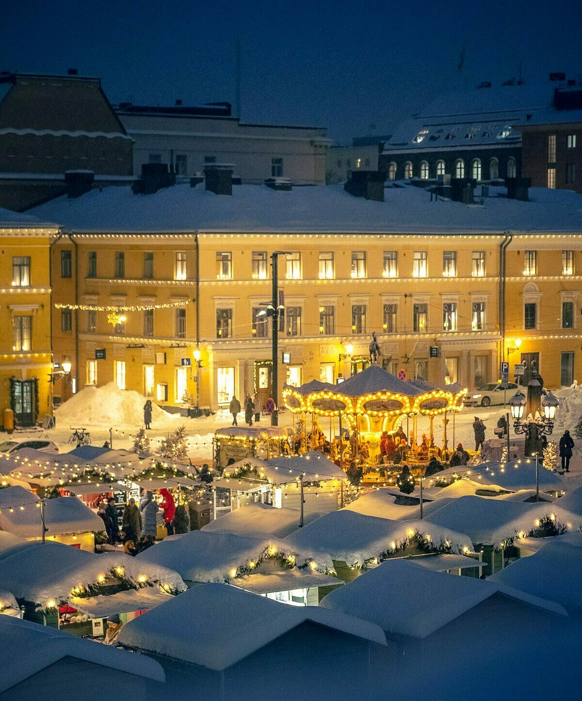 Helsinki Senatsplatz im Winter ©Antti Harkio