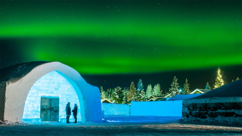 ICEHOTEL mit Nordlicht ©Asaf Kliger