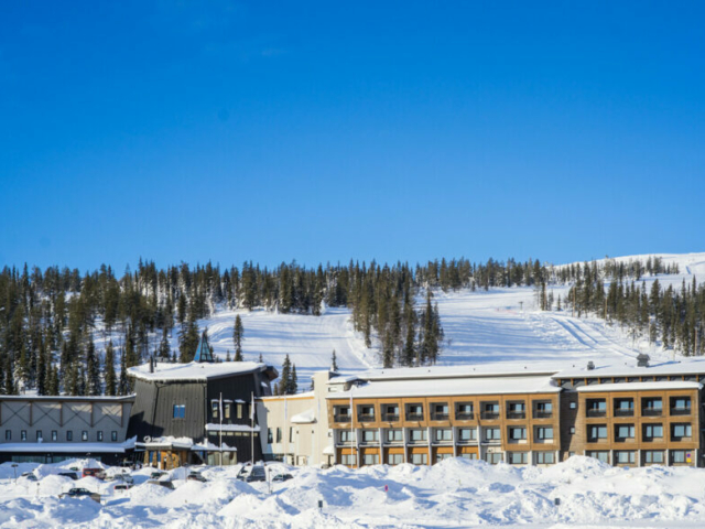 Hotel Saaga in der Winterlandschaft ©Lapland Hotel Saaga