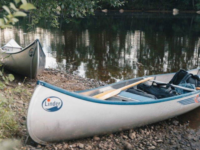 Mit dem Kanu geht es auf die erste Etappe © Granö Beckasin