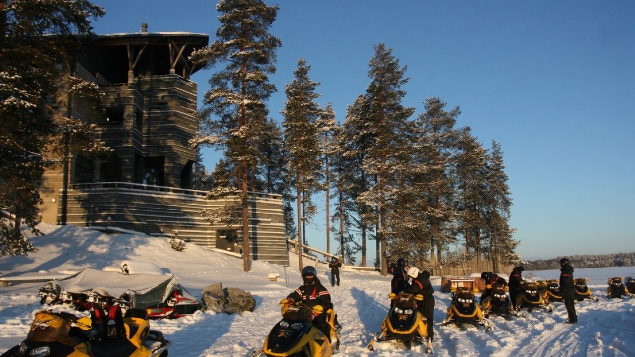 Schneemobiltour beim Hotel Kalevala © wild taiga