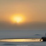 Nach der Sauna lädt ein Eisbad zur Sauna ein © Destination Lapland Nivunki Village