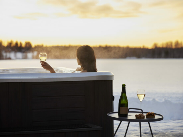 Entspannung im Whirlpool im Arctic Bath© Erik Olsson, Arctic Bath