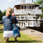 Frau fotografiert die Wilhelm Tham © Göta Kanal Rederi AB