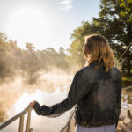 Frau am Bug des Schiffes © Göta Kanal Rederi AB