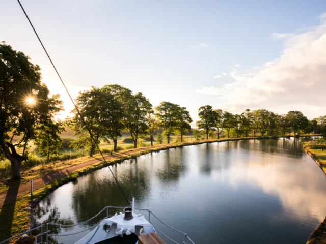Schiff unterwegs auf dem Göta Kanal © Göta Kanal Rederi AB