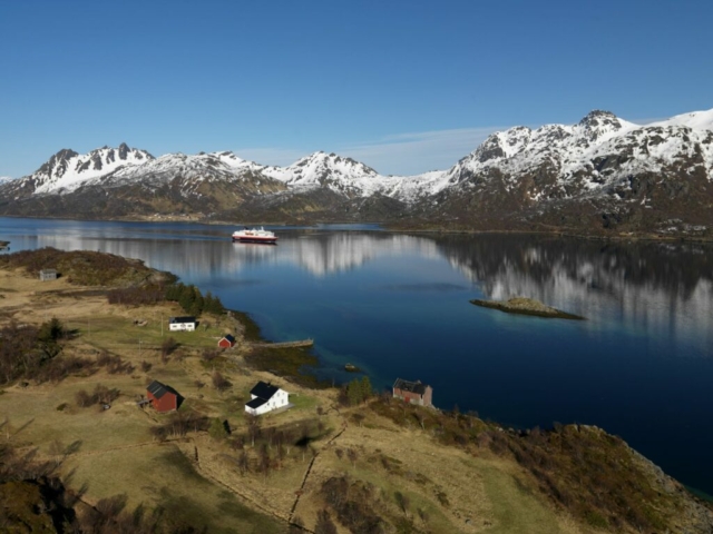 Hurtigruten auf auf dem Raftsund © Trym Ivar Bergsmo/Hurtigruten