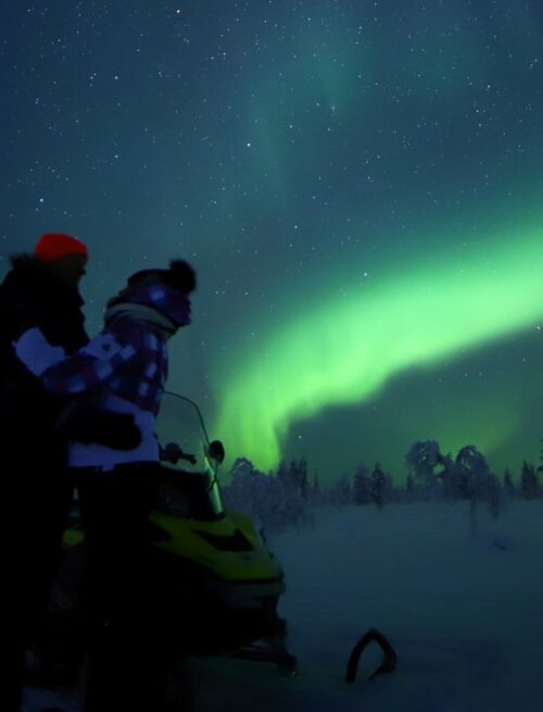 Romantik und Zweisamkeit unter Nordlichtern