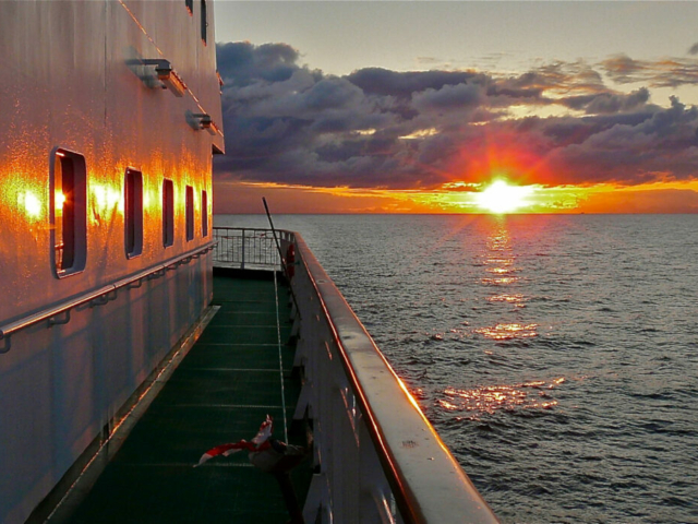 Mitternachtssonne an Bord der Richard With © Maggi Strut, Hurtigruten