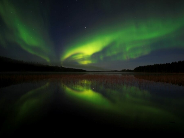 Nordlichter über dem Fluss Ume bei Granö Beckasin © Granö Beckasin