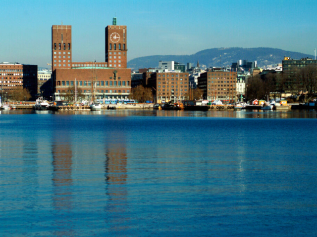 Blick auf das Rathaus in Oslo © Nancy Bundt