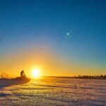 Mit dem Motorschlitten in den Sonnenuntergang © Lapland Guesthouse