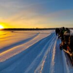 Schneemobilfahrt auf dem gefrorenen See © Destination Lapland Nivunki Village
