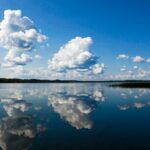 Wolkenspiegelung im Seengebiet © Visit Finland