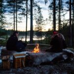 Fika am Lagerfeuer im Rahmen der Elchsafari der Lodge Granö Beckasin © Granö Beckasin