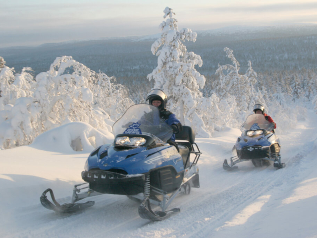 Schneemobiltour © Visit Finland