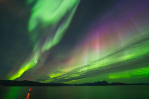 Nachthimmel mit Polarlichtern © Northern Norway, David Jensen @jensenmedia