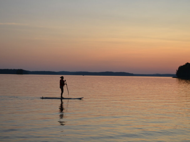 SUP Board Seenlandschaft Finnland © Vilma Lehtonen, Visit Finland
