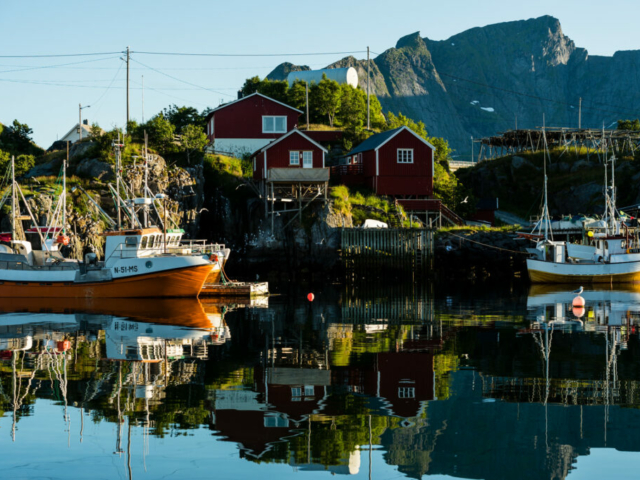 Fischerboote Reine Lofoten © Mattias Fredriksson - VisitNorway.com