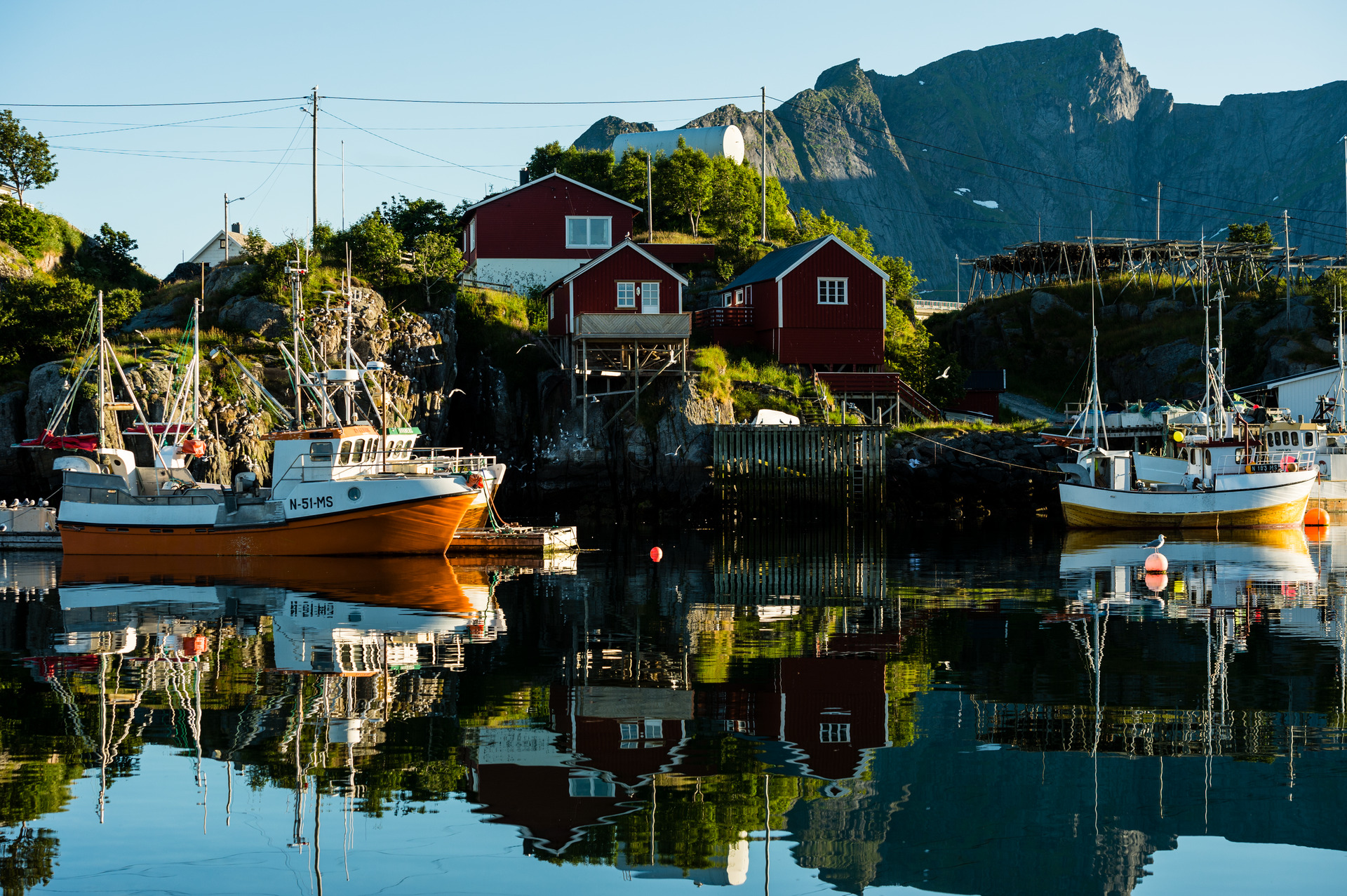 Fischerboote Reine Lofoten © Mattias Fredriksson - VisitNorway.com