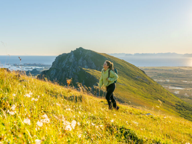 Wandern mit Blick auf Andenes © Fredrik Ahlsen, Visitnorway.com