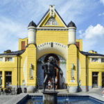 Kuopio Markthalle und Veljmies Statue © Sara Terho, Visit Finland