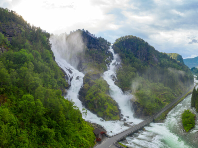 Låtefoss Wasserfälle © Sven-Erik Knoff - Visit Norway