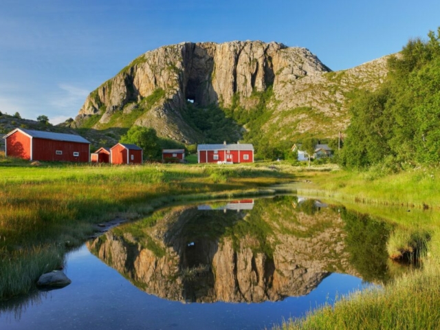 Nordland Häuser in Torghatten © Bård Løken - www.nordnorge.com