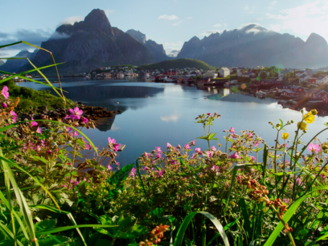 Reine Lofoten © Asgeir Helgestad - VisitNorway.com
