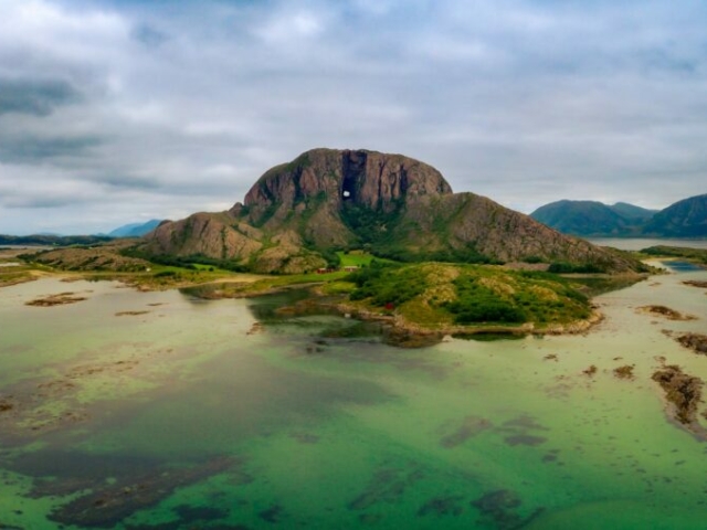 Torghatten in Brønnøy © Sven-Erik Knoff - Visit Norway