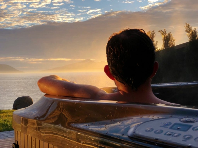Outdoor Jacuzzi Experience Lodge © Lyngen Experience Lodge