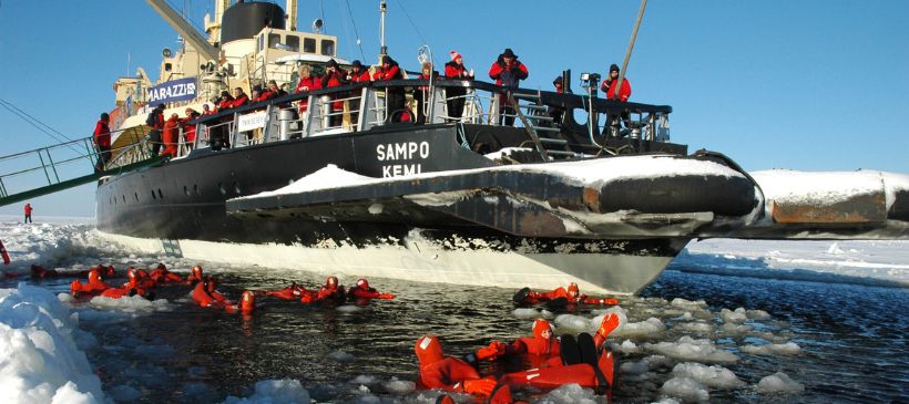 Baden im Eis vor der Sampo © Kemi Tourism Ltd., Sampo