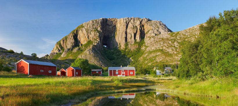 Torghatten © Bård Løken - www.nordnorge.com