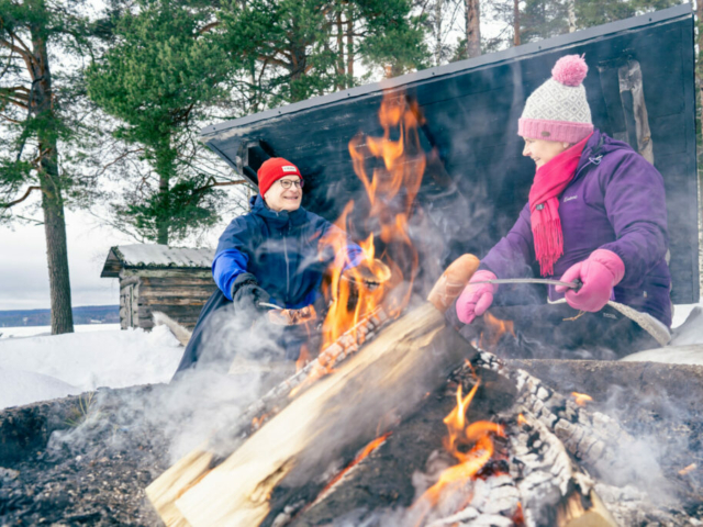 Bomba Safaris Lagerfeuer im Schnee © Bomba Safaris
