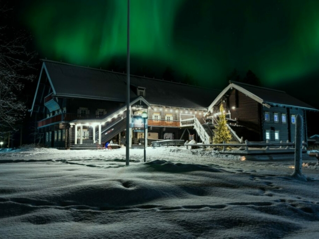 Bomba Haus unter Nordlichtern © Break Sokos Hotel Bomba