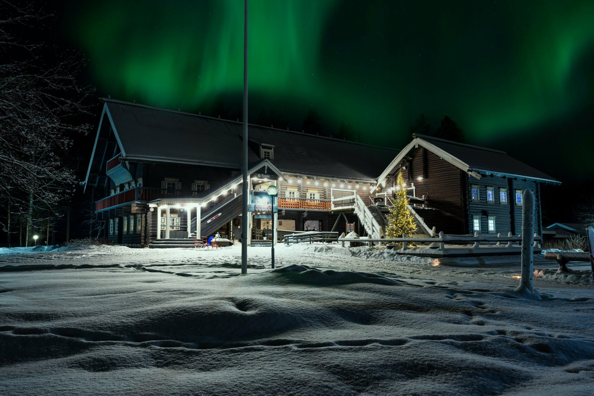 Bomba Haus unter Nordlichtern © Break Sokos Hotel Bomba
